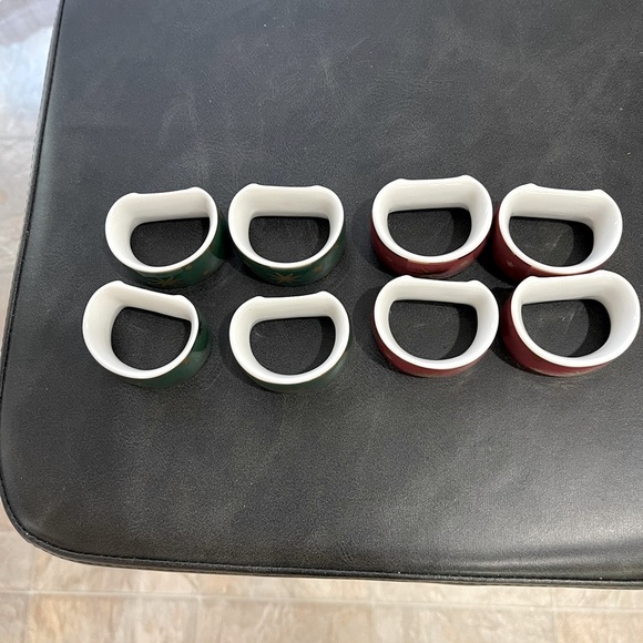 Four red Four Green, porcelain napkin ring holders - Picture 3 of 3